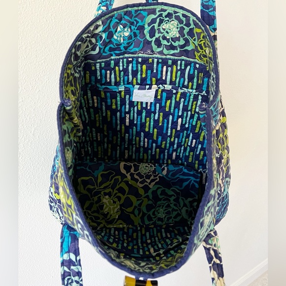 Vera Bradley Katalina Blues Large Floral Quilted Tote NWT - Picture 12 of 16